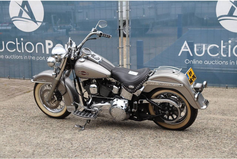Harley-Davidson Heritage Softail Classic FLSTC - Motorrad: das Bild 3 Harley-Davidson Heritage Softail Classic FLSTC - Motorrad: das Bild 3