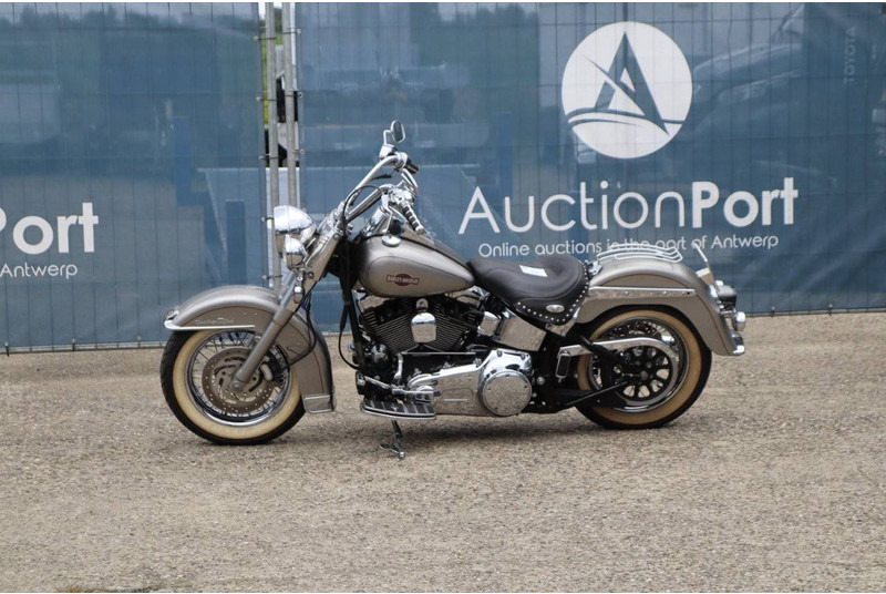 Harley-Davidson Heritage Softail Classic FLSTC - Motorrad: das Bild 1 Harley-Davidson Heritage Softail Classic FLSTC - Motorrad: das Bild 1