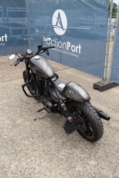 Harley-Davidson Sportster 883 Custom - Motorrad: das Bild 4 Harley-Davidson Sportster 883 Custom - Motorrad: das Bild 4