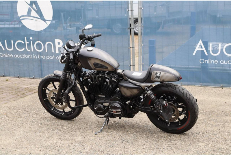 Harley-Davidson Sportster 883 Custom - Motorrad: das Bild 3 Harley-Davidson Sportster 883 Custom - Motorrad: das Bild 3