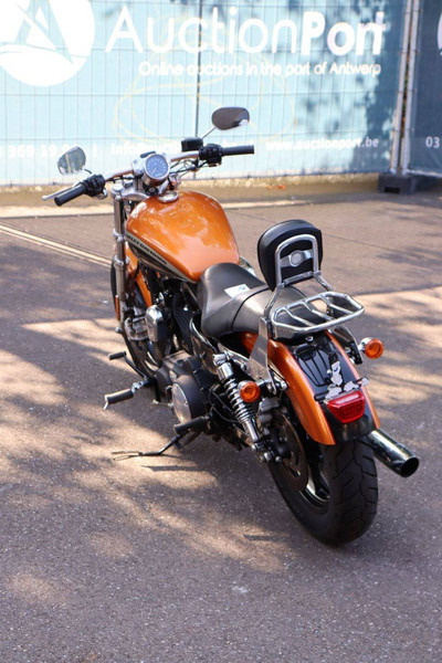 Harley-Davidson Sportster XL1200 Custom - Motorrad: das Bild 4 Harley-Davidson Sportster XL1200 Custom - Motorrad: das Bild 4