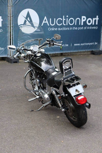 Harley-Davidson Sportster XL1200 Custom - Motorrad: das Bild 4 Harley-Davidson Sportster XL1200 Custom - Motorrad: das Bild 4