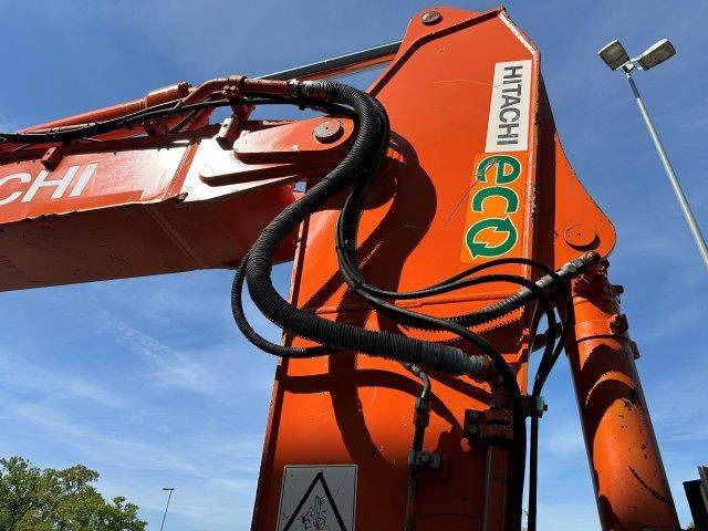 Kettenbagger Hitachi ZX225USLC-6: das Bild 16
