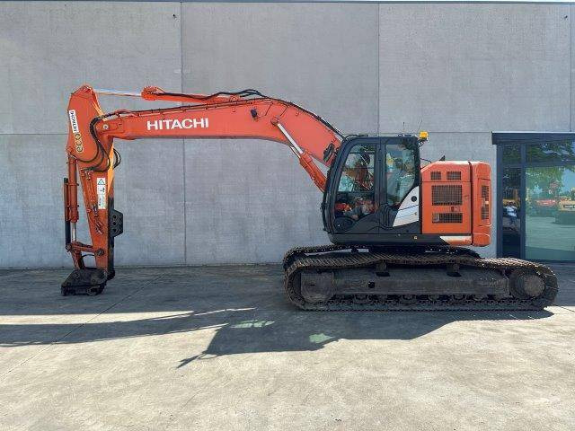 Kettenbagger Hitachi ZX225USLC-6: das Bild 7