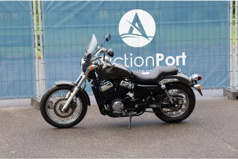 Honda VT750 - Motorrad: das Bild 1 Honda VT750 - Motorrad: das Bild 1