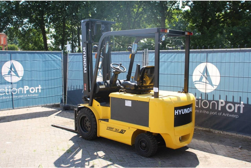 Hyundai HBF 32-7 - Elektrostapler: das Bild 3 Hyundai HBF 32-7 - Elektrostapler: das Bild 3