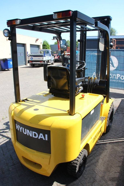 Hyundai HBF 32-7 - Elektrostapler: das Bild 5 Hyundai HBF 32-7 - Elektrostapler: das Bild 5