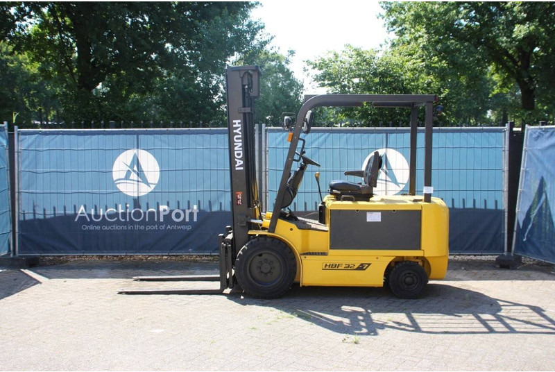 Hyundai HBF 32-7 - Elektrostapler: das Bild 2 Hyundai HBF 32-7 - Elektrostapler: das Bild 2