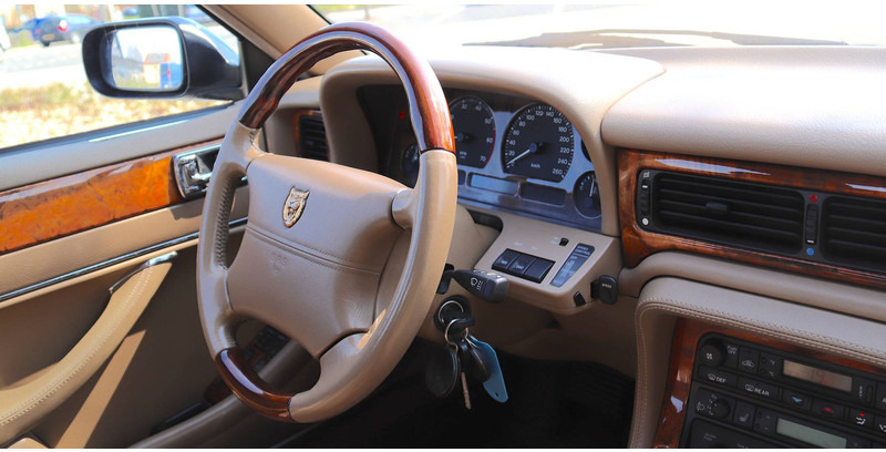 PKW Jaguar XJ Sovereign 4.0: das Bild 11