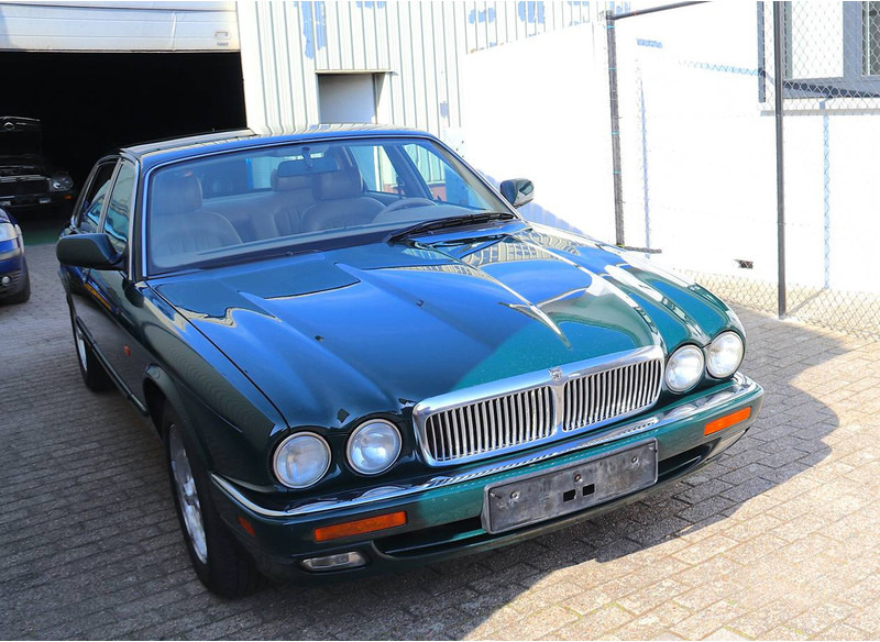 Jaguar XJ (X300) Sovereign 4.0 - Limousine: das Bild 2 Jaguar XJ (X300) Sovereign 4.0 - Limousine: das Bild 2