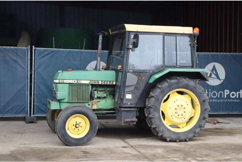 John Deere 1040 - Traktor: das Bild 1 John Deere 1040 - Traktor: das Bild 1
