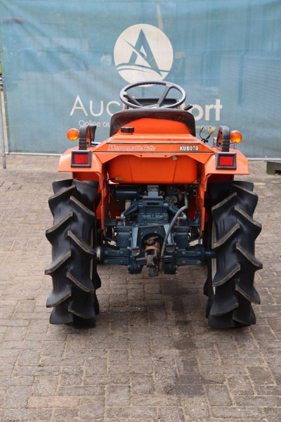 Kubota B1-14 Bulltra - Traktor: das Bild 5 Kubota B1-14 Bulltra - Traktor: das Bild 5