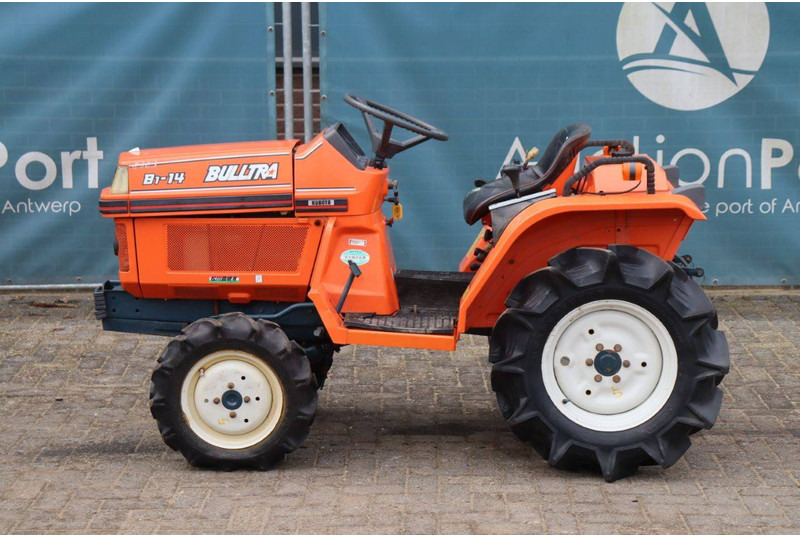 Kubota B1-14 Bulltra - Traktor: das Bild 2 Kubota B1-14 Bulltra - Traktor: das Bild 2