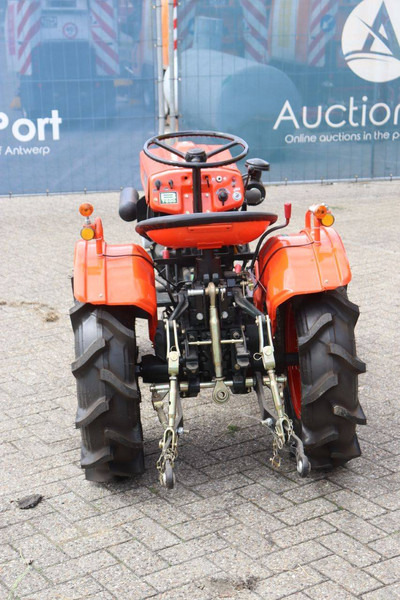 Kubota B7000 - Traktor: das Bild 5 Kubota B7000 - Traktor: das Bild 5