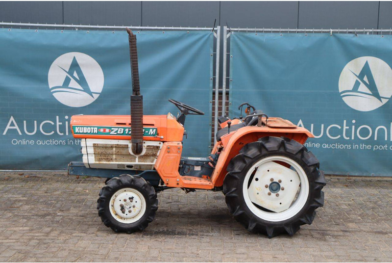 Kubota ZB1702-M - Traktor: das Bild 2 Kubota ZB1702-M - Traktor: das Bild 2