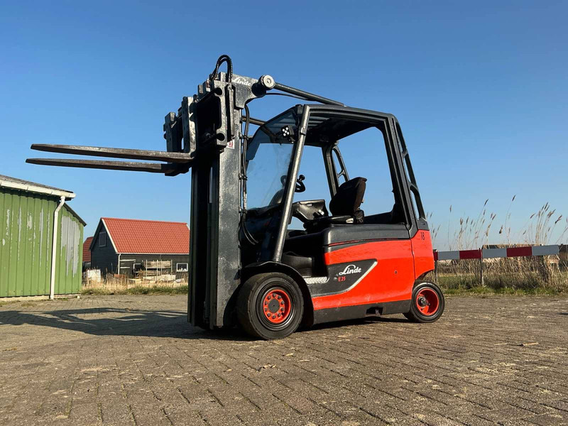Linde E25L-01 - Elektrostapler: das Bild 4 Linde E25L-01 - Elektrostapler: das Bild 4