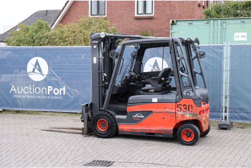 Linde E25L-01 - Elektrostapler: das Bild 3 Linde E25L-01 - Elektrostapler: das Bild 3