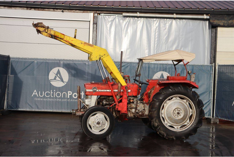 Massey Ferguson 135 - Traktor: das Bild 1 Massey Ferguson 135 - Traktor: das Bild 1