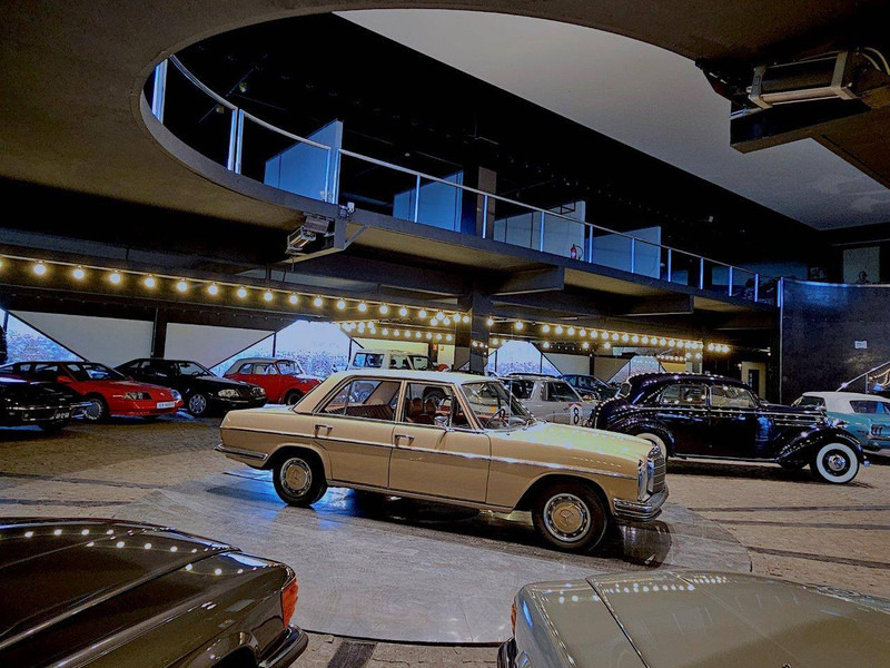 Mercedes-Benz 200-serie 200 (W115) /8 - Limousine: das Bild 3 Mercedes-Benz 200-serie 200 (W115) /8 - Limousine: das Bild 3