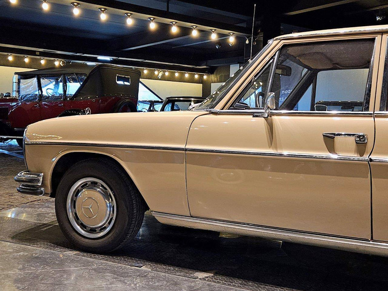 Mercedes-Benz 200-serie 200 (W115) /8 - Limousine: das Bild 5 Mercedes-Benz 200-serie 200 (W115) /8 - Limousine: das Bild 5