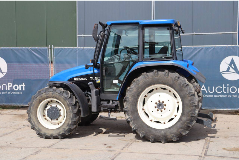 New Holland TL90 - Traktor: das Bild 3 New Holland TL90 - Traktor: das Bild 3
