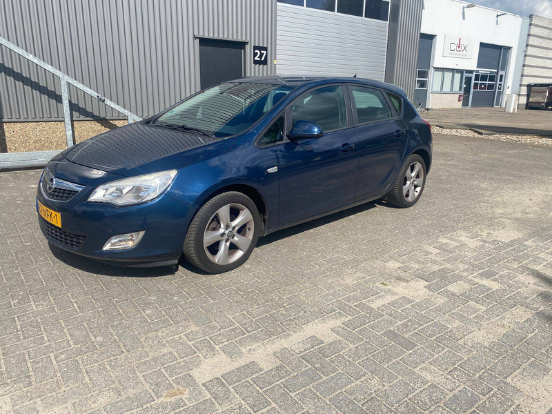 Opel Astra 1.6 - Limousine: das Bild 3 Opel Astra 1.6 - Limousine: das Bild 3