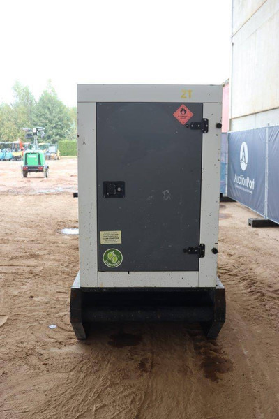 SDMO R90C3 - Stromgenerator: das Bild 5 SDMO R90C3 - Stromgenerator: das Bild 5