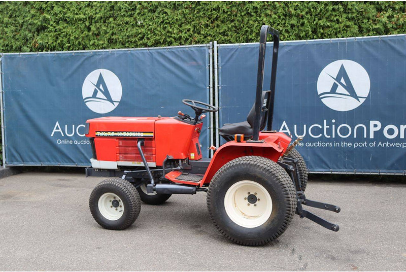 Shibaura S318 - Traktor: das Bild 3 Shibaura S318 - Traktor: das Bild 3