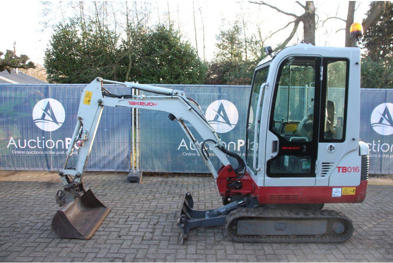 Takeuchi TB016 - Minibagger: das Bild 2 Takeuchi TB016 - Minibagger: das Bild 2