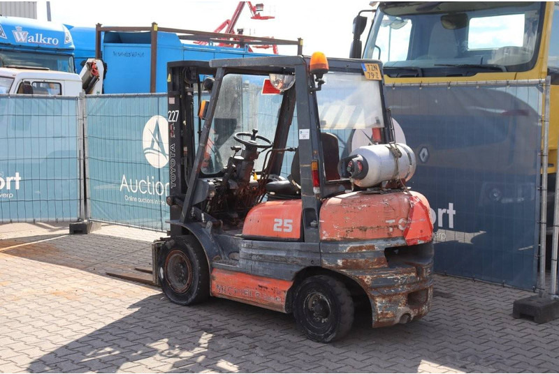 Toyota 42-6FGF25 - Treibgasstapler: das Bild 3 Toyota 42-6FGF25 - Treibgasstapler: das Bild 3