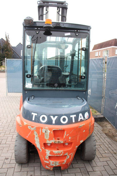 Toyota 8FBMT50 - Elektrostapler: das Bild 4 Toyota 8FBMT50 - Elektrostapler: das Bild 4