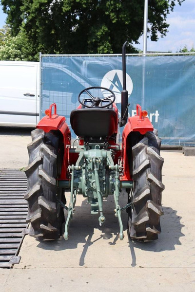 Yanmar 2210D - Traktor: das Bild 4 Yanmar 2210D - Traktor: das Bild 4