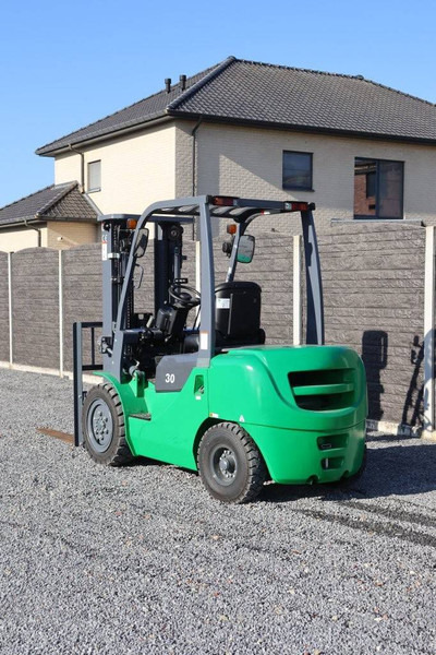 Yanmar FD30 - Dieselstapler: das Bild 3 Yanmar FD30 - Dieselstapler: das Bild 3