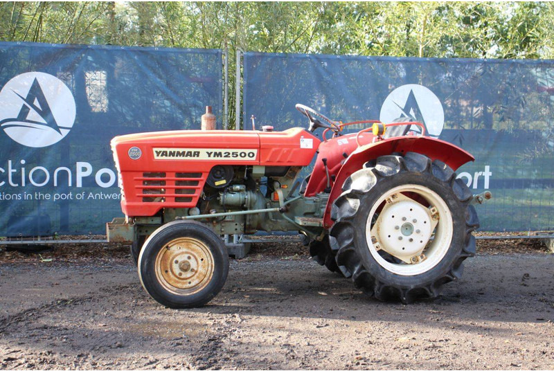 Yanmar YM2500 - Traktor: das Bild 1 Yanmar YM2500 - Traktor: das Bild 1
