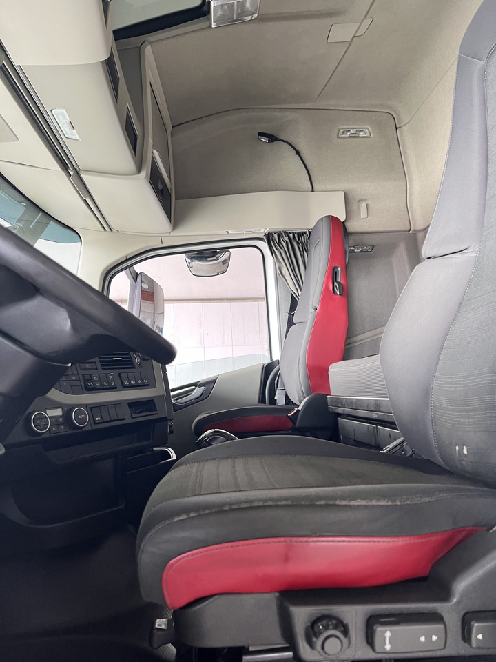 Innenraum Bild 2: Fahrgestell LKW camion Volvo 540 en chasis con retarder