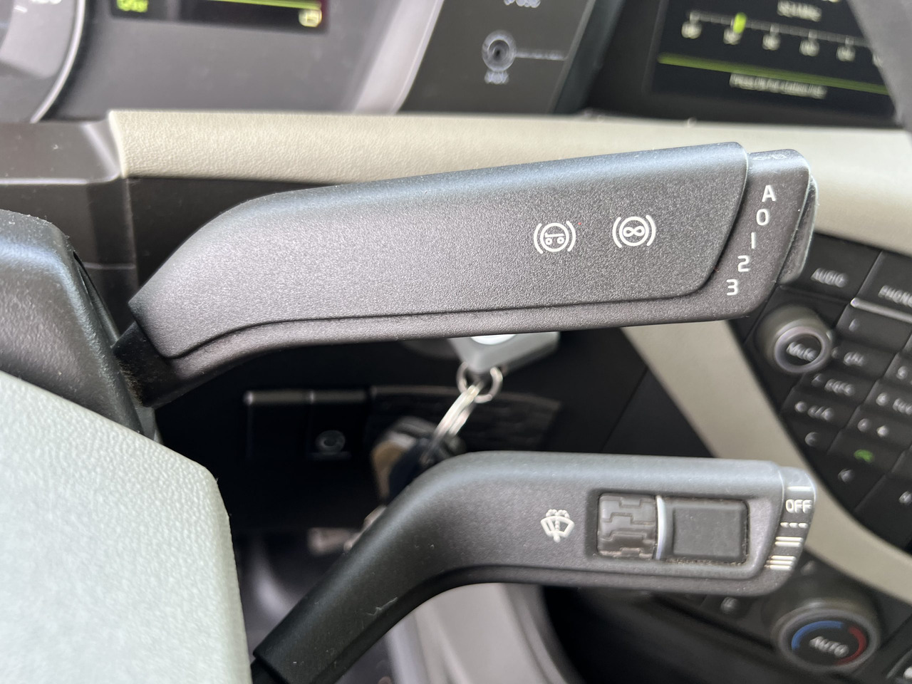Fahrgestell LKW camion Volvo 540 en chasis con retarder: das Bild 6