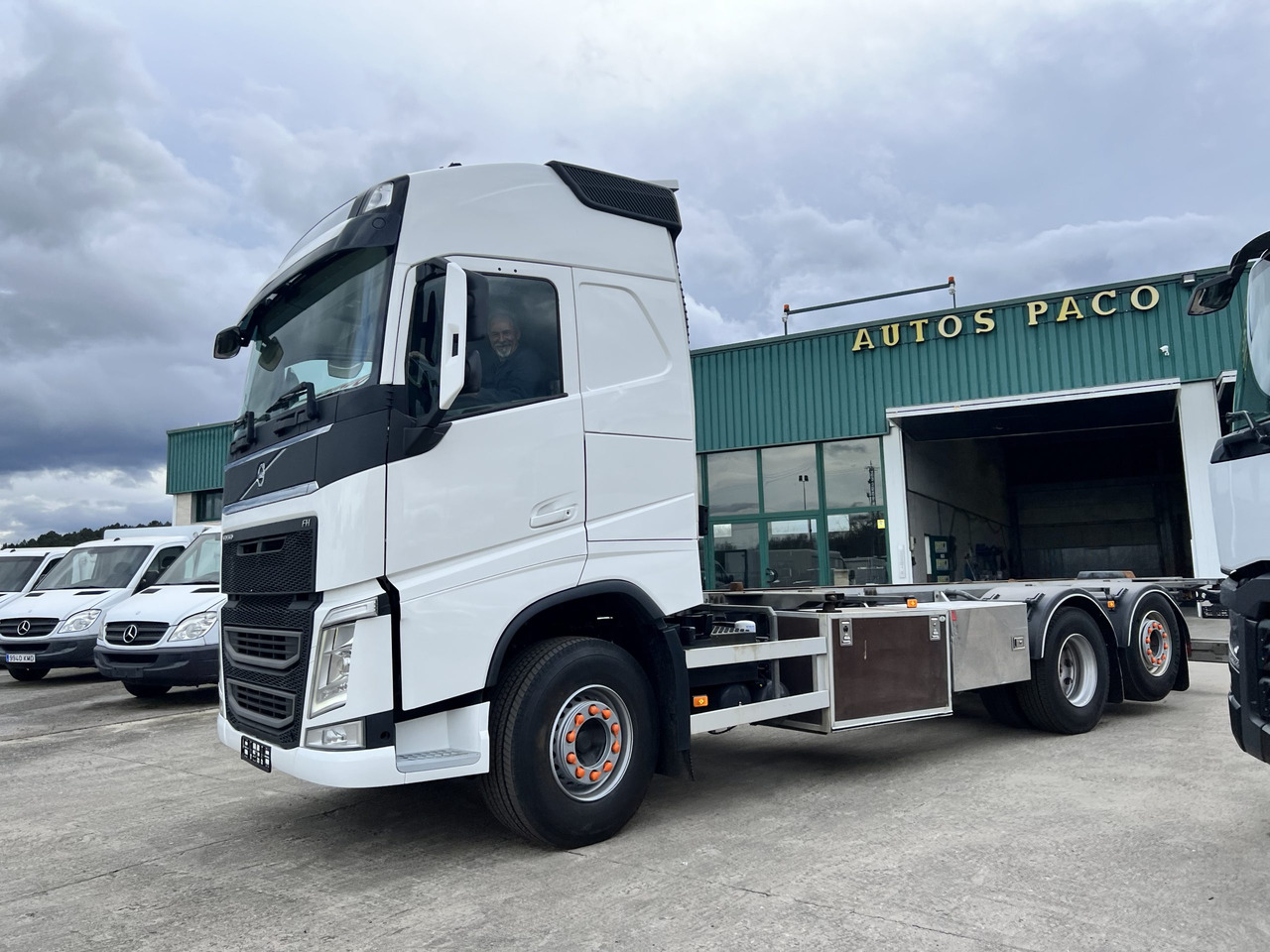 Camion Volvo 540 en chasis con retarder - Fahrgestell LKW: das Bild 2 Camion Volvo 540 en chasis con retarder - Fahrgestell LKW: das Bild 2