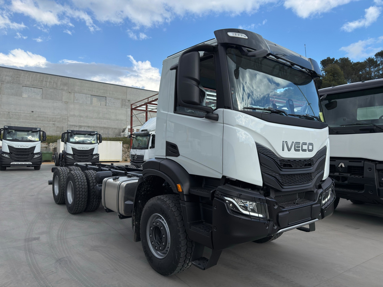 IVECO AD380T46 6x4 E6 (Chassis) - Fahrgestell LKW: das Bild 2 IVECO AD380T46 6x4 E6 (Chassis) - Fahrgestell LKW: das Bild 2
