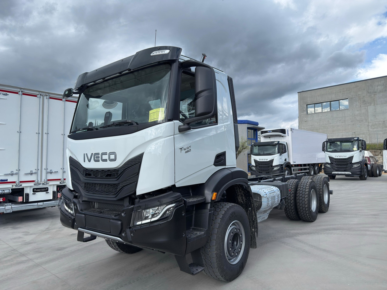 IVECO AD380T46 6x4 E6 (Chassis) - Fahrgestell LKW: das Bild 1 IVECO AD380T46 6x4 E6 (Chassis) - Fahrgestell LKW: das Bild 1