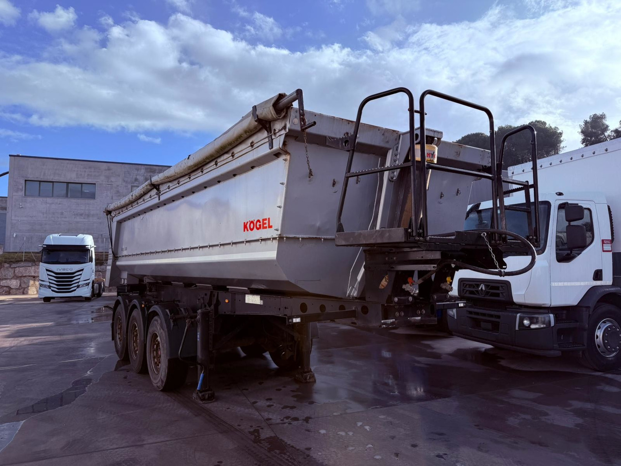 KOGEL SKM24 (Bathtub) - Kipper Auflieger: das Bild 2 KOGEL SKM24 (Bathtub) - Kipper Auflieger: das Bild 2
