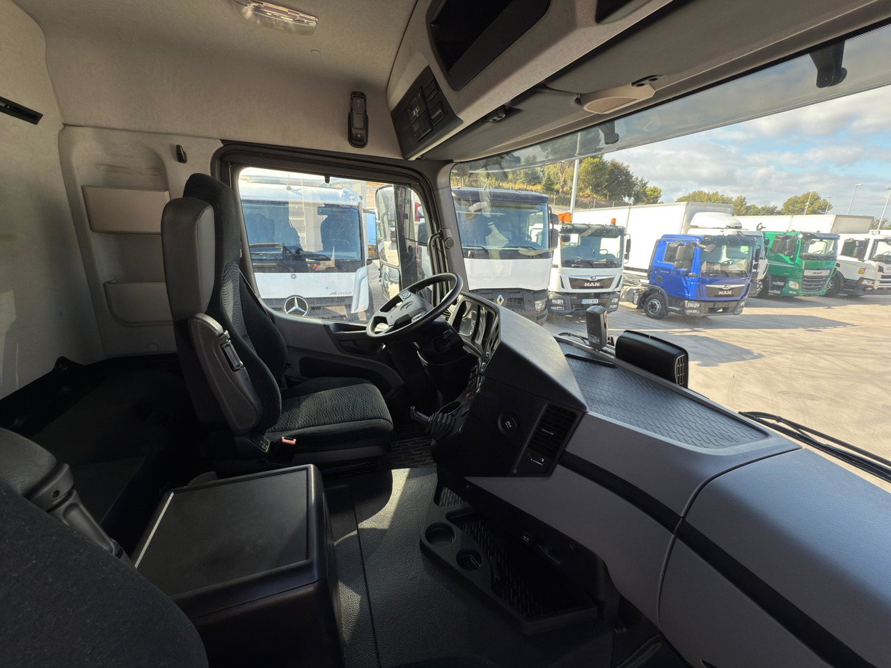 Plane LKW MERCEDES BENZ 18.33 Antos E6 (Self-portable): das Bild 8