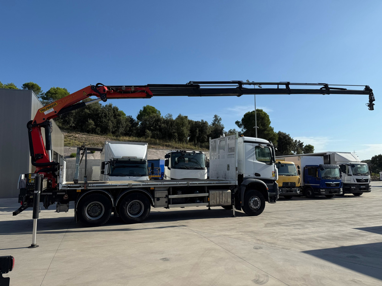 MERCEDES BENZ 26.36 Arocs E6 (Platform and Crane) - Pritsche LKW, Autokran: das Bild 3 MERCEDES BENZ 26.36 Arocs E6 (Platform and Crane) - Pritsche LKW, Autokran: das Bild 3