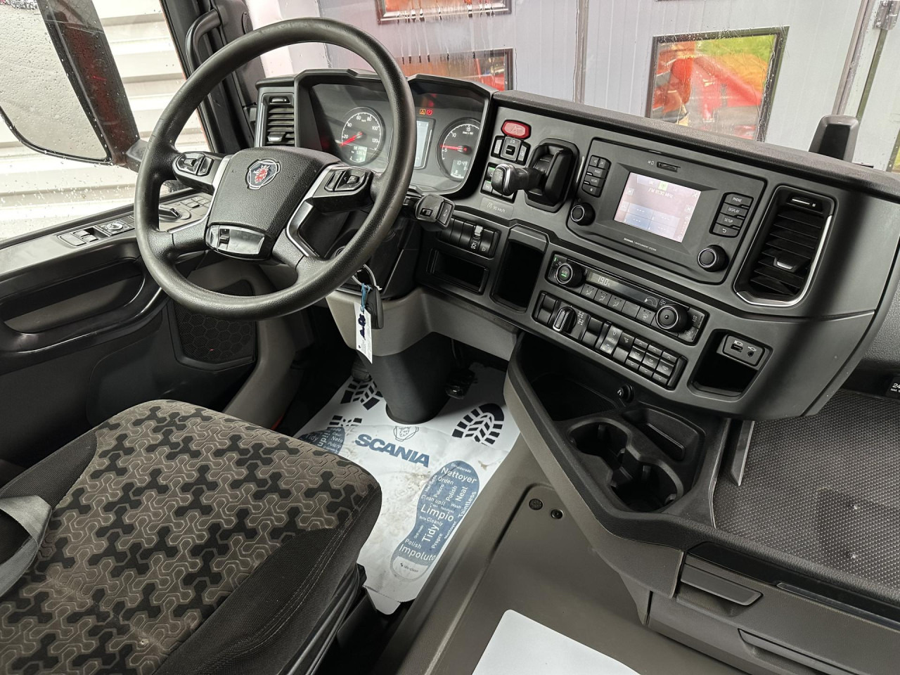 SCANIA R 450 B6x4HZ - Fahrgestell LKW: das Bild 2 SCANIA R 450 B6x4HZ - Fahrgestell LKW: das Bild 2