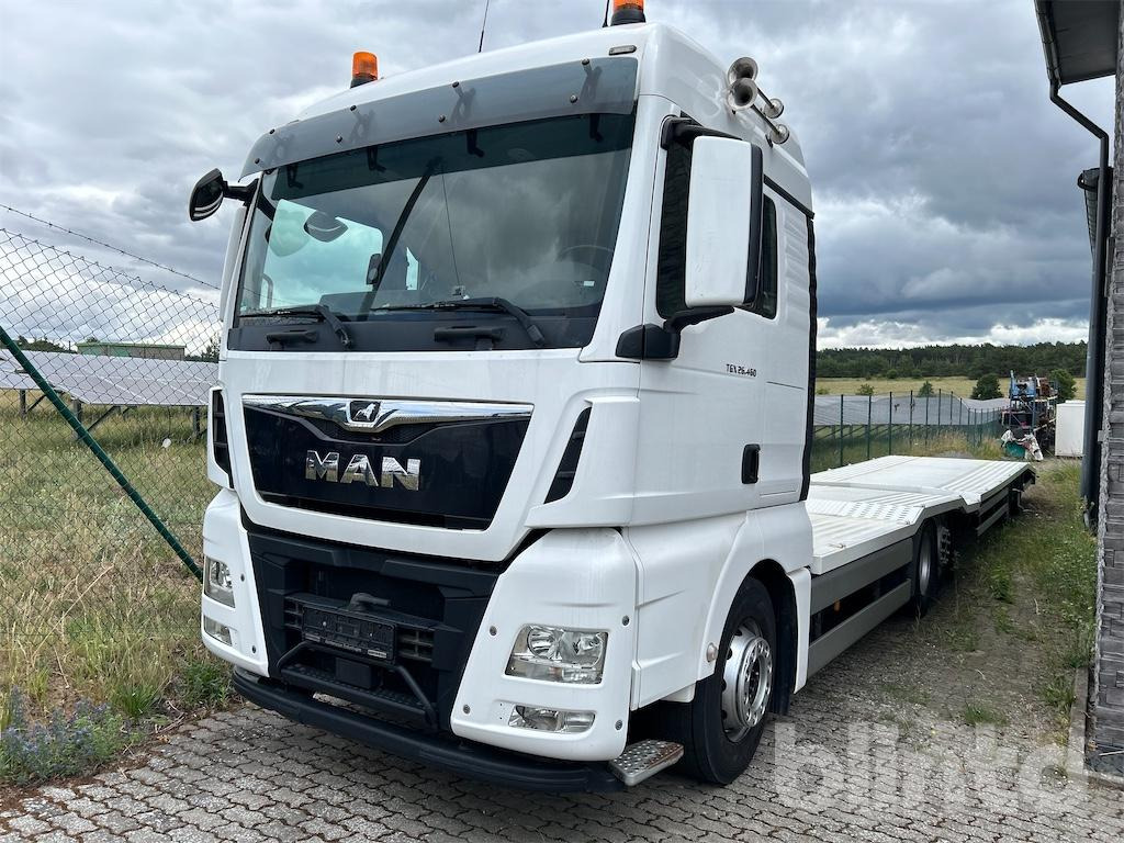 MAN TGX 26.460 mit Trailer für Baumaschinen (2017) - Autotransporter LKW: das Bild 1 MAN TGX 26.460 mit Trailer für Baumaschinen (2017) - Autotransporter LKW: das Bild 1