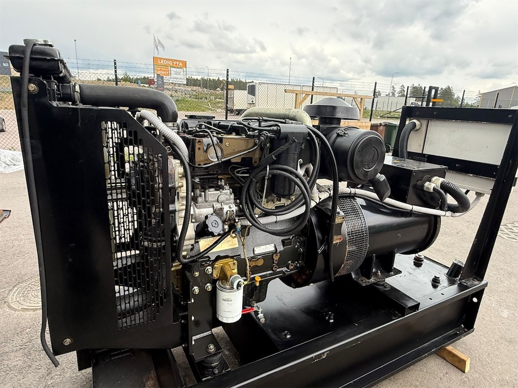Perkins 80 kVA - Stromgenerator: das Bild 3 Perkins 80 kVA - Stromgenerator: das Bild 3