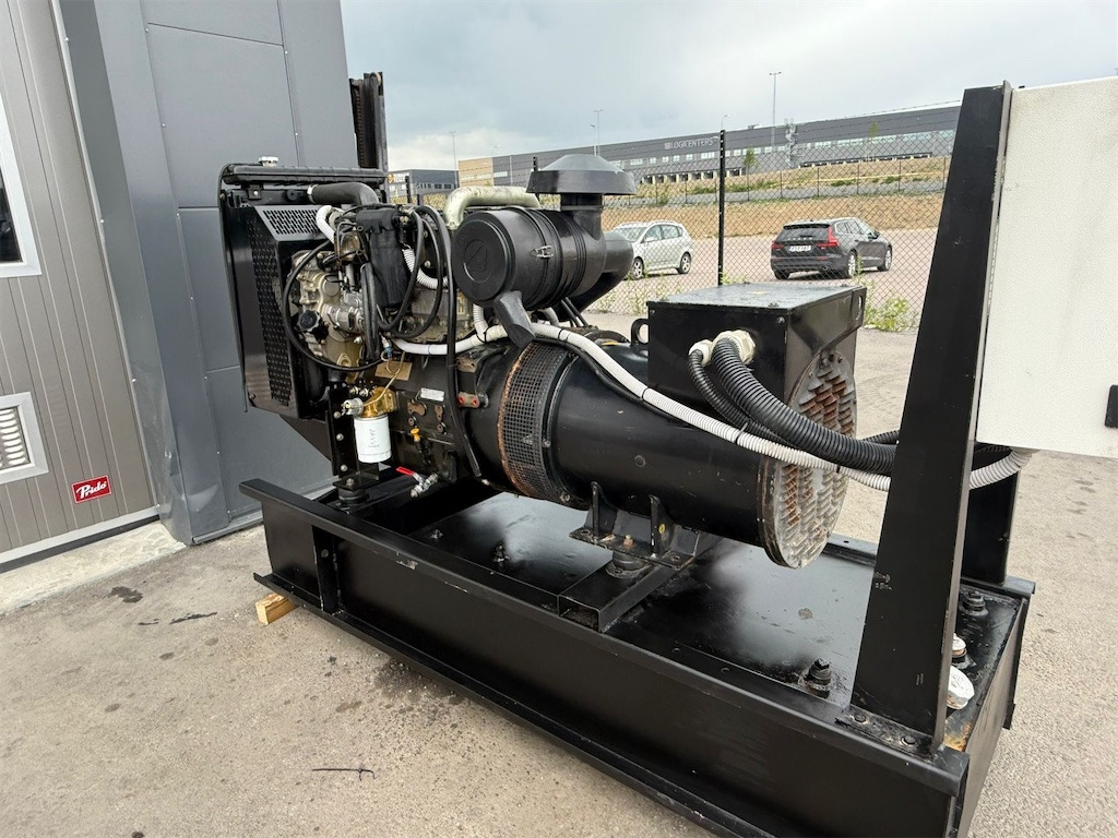 Perkins 80 kVA - Stromgenerator: das Bild 2 Perkins 80 kVA - Stromgenerator: das Bild 2