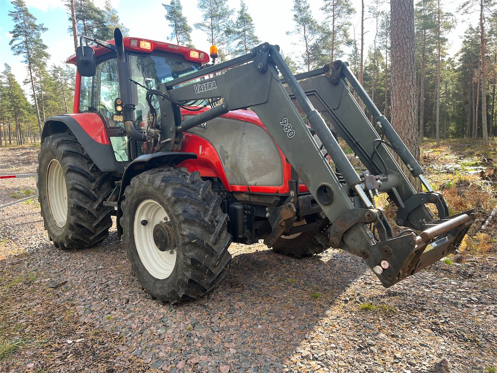 VALTRA T140-4 - Traktor: das Bild 3 VALTRA T140-4 - Traktor: das Bild 3