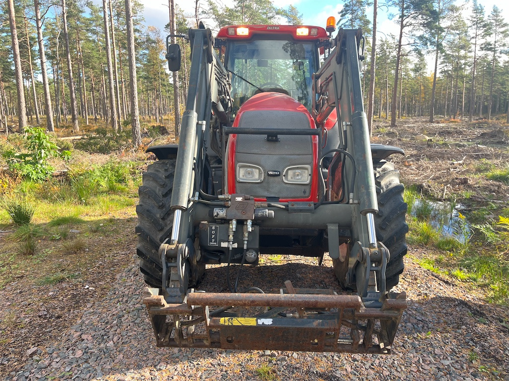 VALTRA T140-4 - Traktor: das Bild 2 VALTRA T140-4 - Traktor: das Bild 2