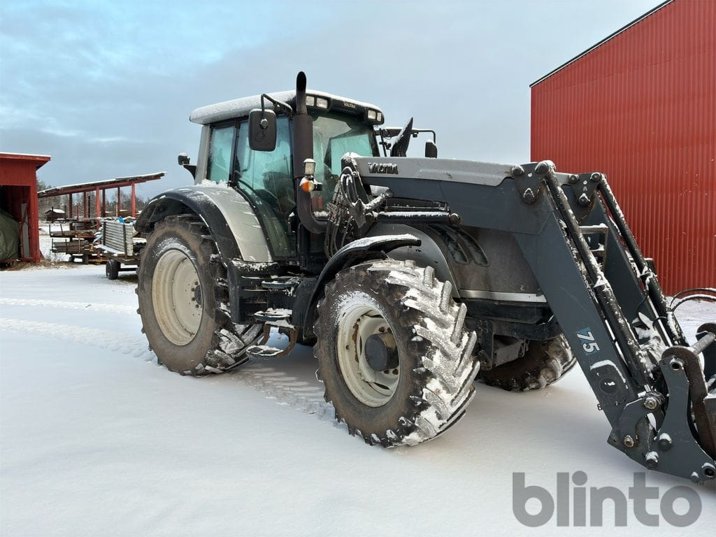 VALTRA T202 med lastare - Traktor: das Bild 3 VALTRA T202 med lastare - Traktor: das Bild 3