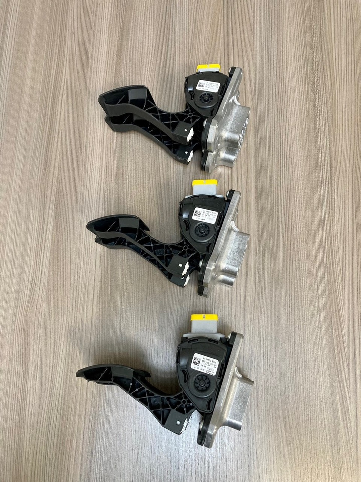 SENSORE POSIZIONE DEL PEDALE - MAN 81259706103 - HELLA 6PV 009 371-00 / 6PV 009 371-711 - Pedal für LKW: das Bild 1 SENSORE POSIZIONE DEL PEDALE - MAN 81259706103 - HELLA 6PV 009 371-00 / 6PV 009 371-711 - Pedal für LKW: das Bild 1